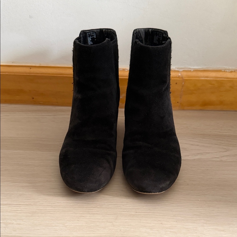 Clarks Cute Black Suede Leather Ankle Heel Boots Professional Wear Size 7